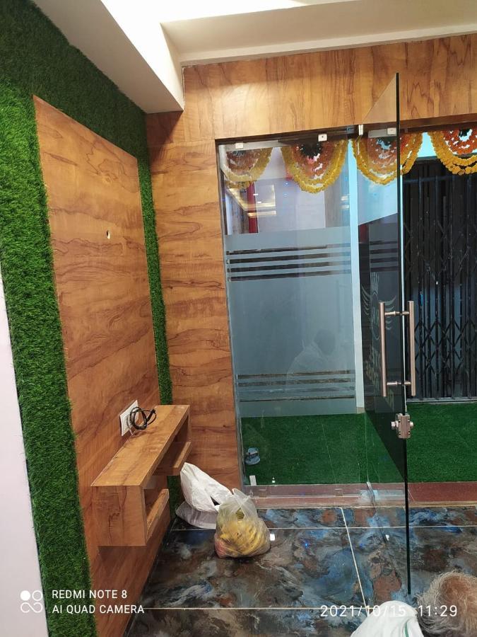 Hotel Red Rose Vadodara Exterior photo
