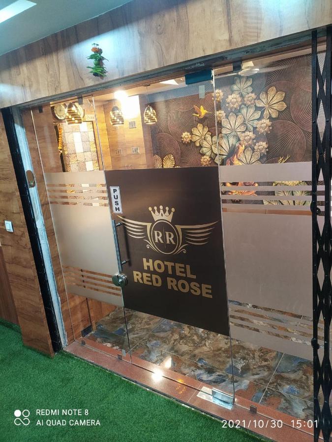 Hotel Red Rose Vadodara Exterior photo